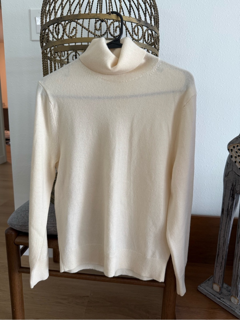 Uniqlo 100% cashmere turtleneck sweater